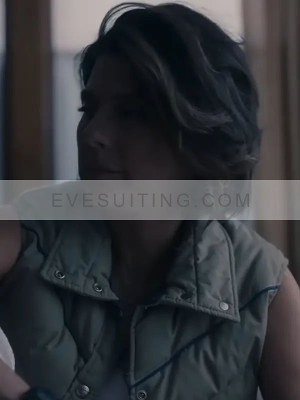 Marisa Tomei Delia’s Gone 2022 Fran Beige Puffer Vest