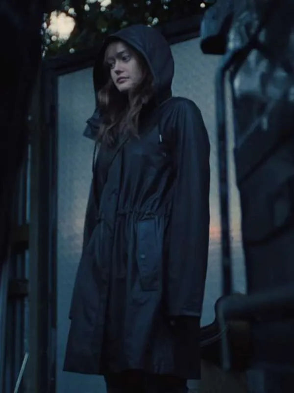 Rhiannon Lewis Sweetpea S01 Ella Purnell Black Hooded Coat