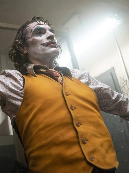Joaquin Phoenix Joker Folie à Deux 2024 Yellow Vest