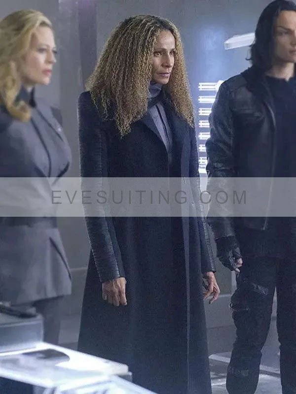 Michelle Hurd Star Trek Picard Season 02 Raffi Musiker Black Trench Coat