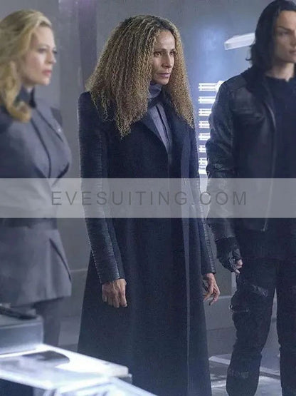 Michelle Hurd Star Trek Picard Season 02 Raffi Musiker Black Trench Coat