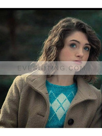 Natalia Dyer Stranger Things S03 Nancy Wheeler Coat