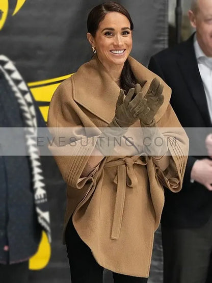 Sentaler Meghan Markle Cape Coat