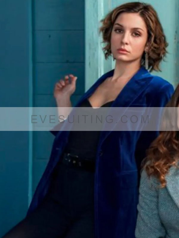 Titti I Hate Christmas 2022 Beatrice Arnera Blue Velvet Blazer